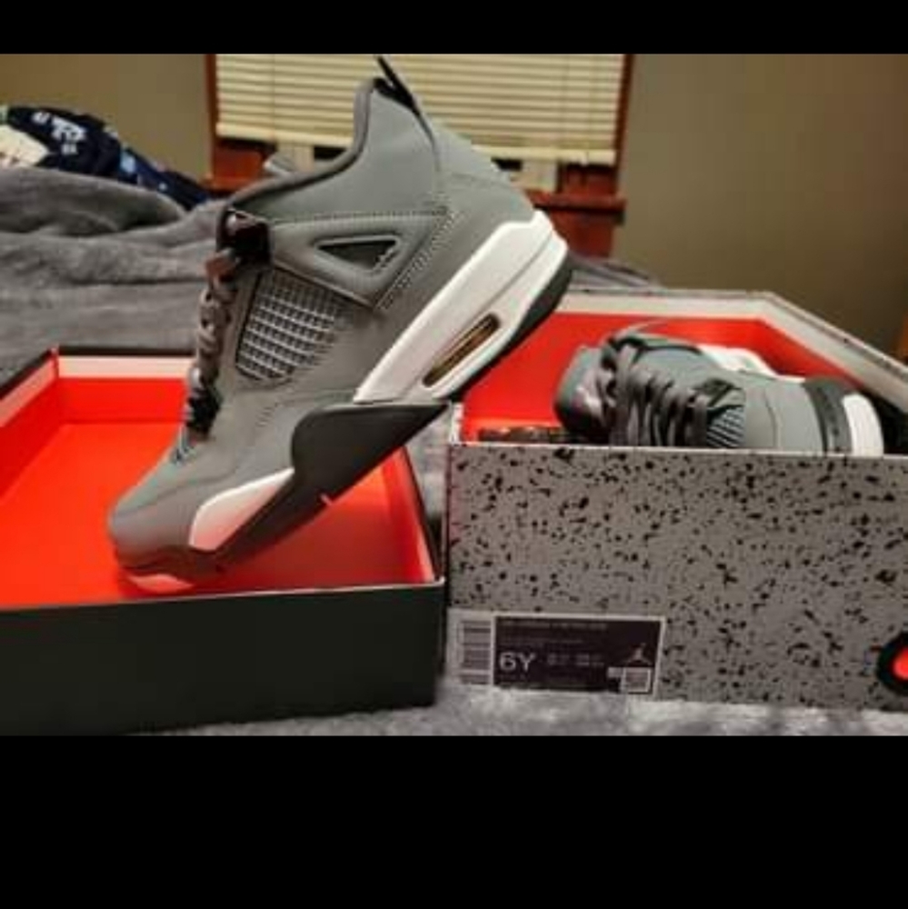 Cool Gray jordan retro 4s. Size 6y or woman's 7.5